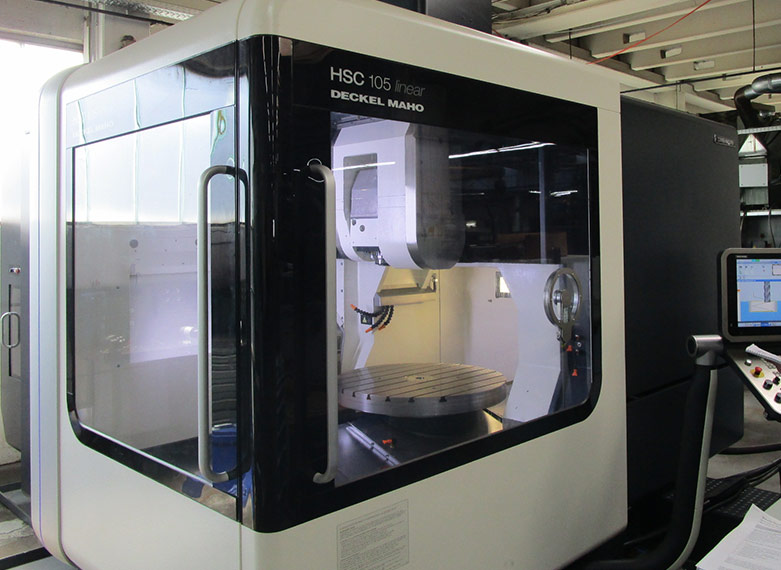 [Translate to Englisch:] 5-Achs Fräsmaschinen