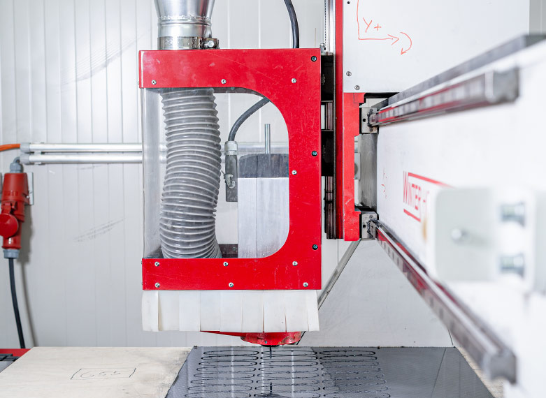 [Translate to Englisch:] Bauteilbeschnitt und Nachbearbeitung